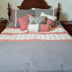 Elegant Gray and Pink Comforter Set